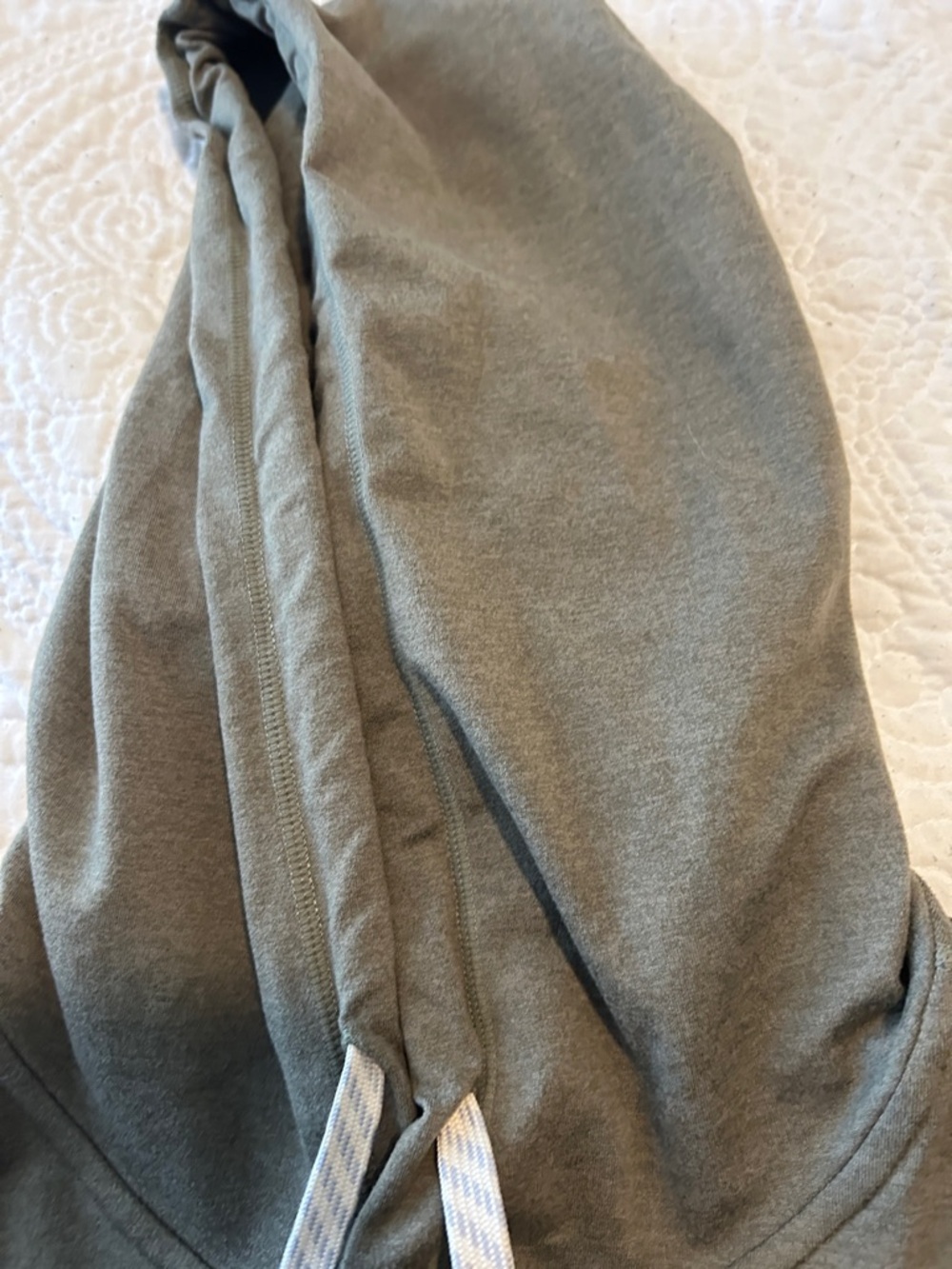 Vuori Women's Olive Green Lightweight Hooded Pullover Sweatshirt - Picture 7 of 12